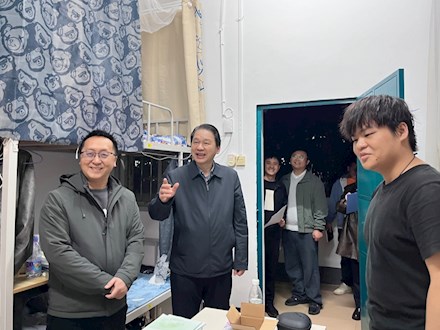 校领导深入学生宿舍开展春季学期安全检查并慰问返校学子