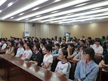明晰专业方向，开启设计新程——建筑工程学院开展2026级广告艺术设计专业新生专业认知教育
